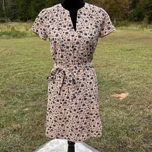 Beautiful neutral floral Loft dress. Tie belt at waist. Size xs